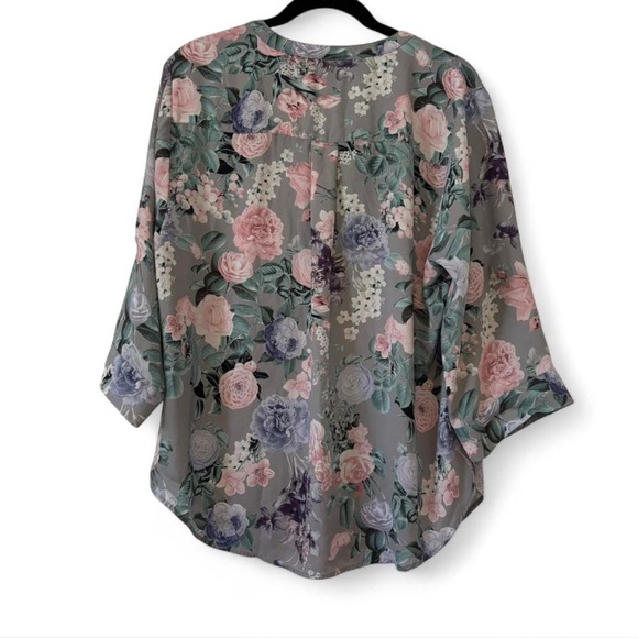 Torrid Women’s Harper Floral Georgette Blouse Size 1 XL Gray Pink 3/4 Sleeve - Picture 3 of 10